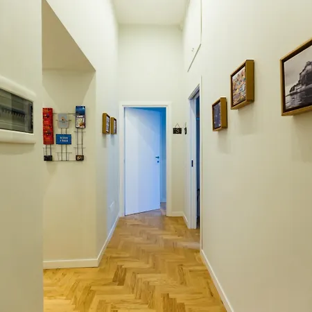 The Andy House Neapol